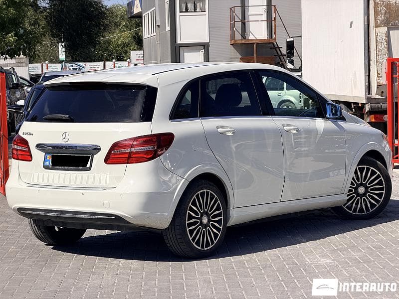 Mercedes B 250E 2018 — Миниатюра 3