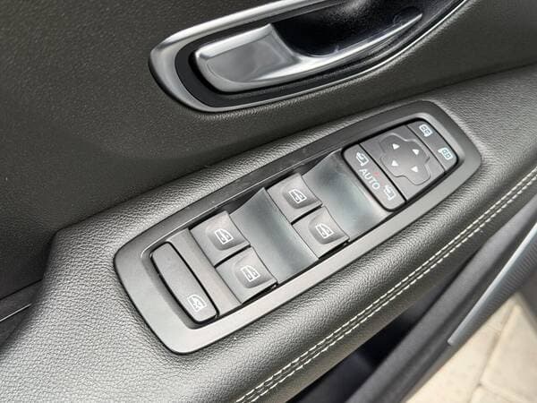 2017 Renault Scenic — Miniatură 17