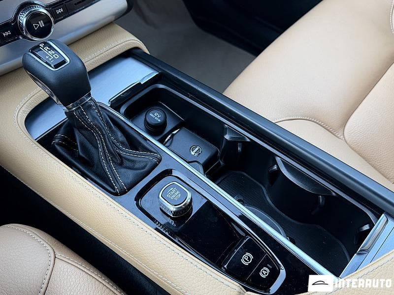 Volvo XC 90 2018 — Миниатюра 10