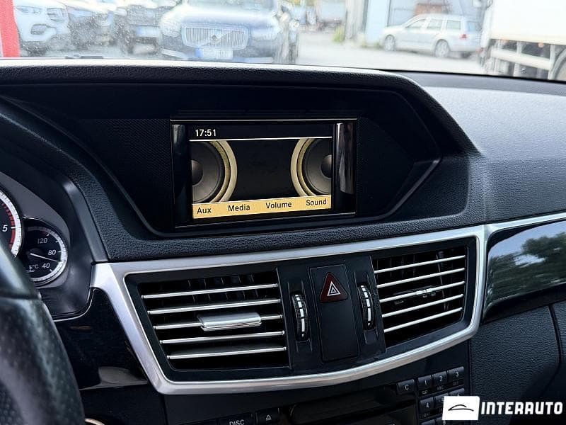 Mercedes E 220 2010 — Миниатюра 12