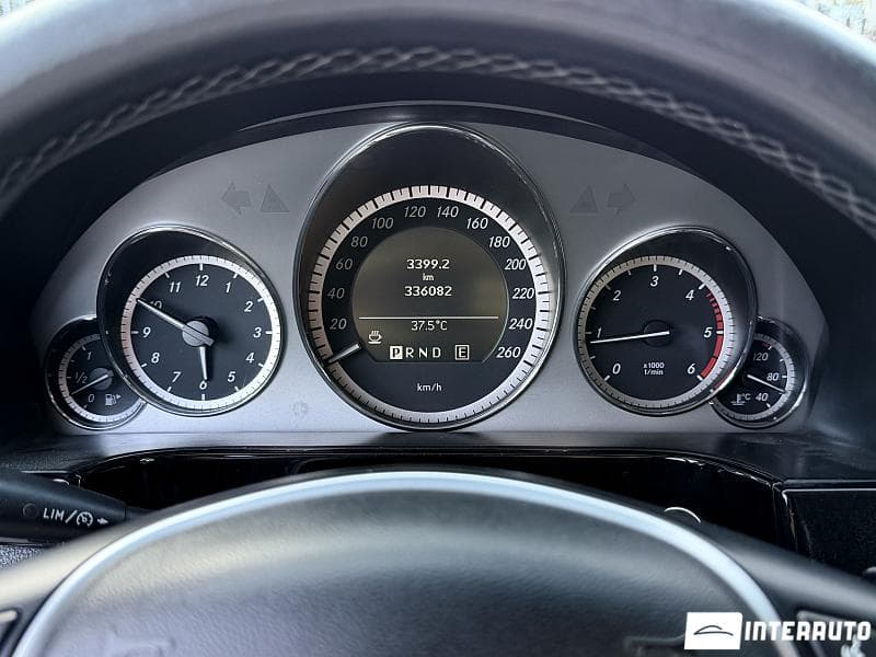 Mercedes E 220 2010 — Миниатюра 10