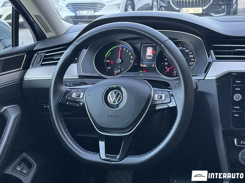 Volkswagen Passat GTE 2018 — Миниатюра 8