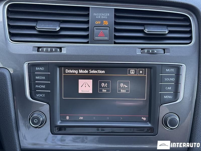 Volkswagen e-Golf 2016 — Миниатюра 13