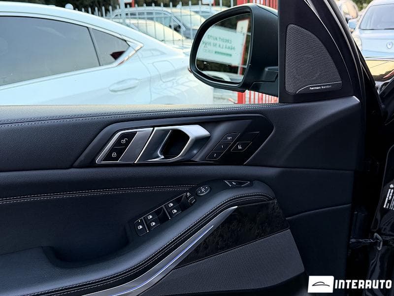 BMW X5 4.0i 2023 — Миниатюра 16
