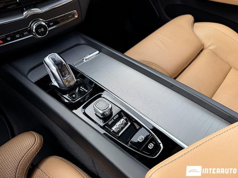 Volvo XC 60 2018 — Миниатюра 14