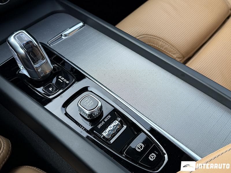 Volvo XC 60 2018 — Миниатюра 13