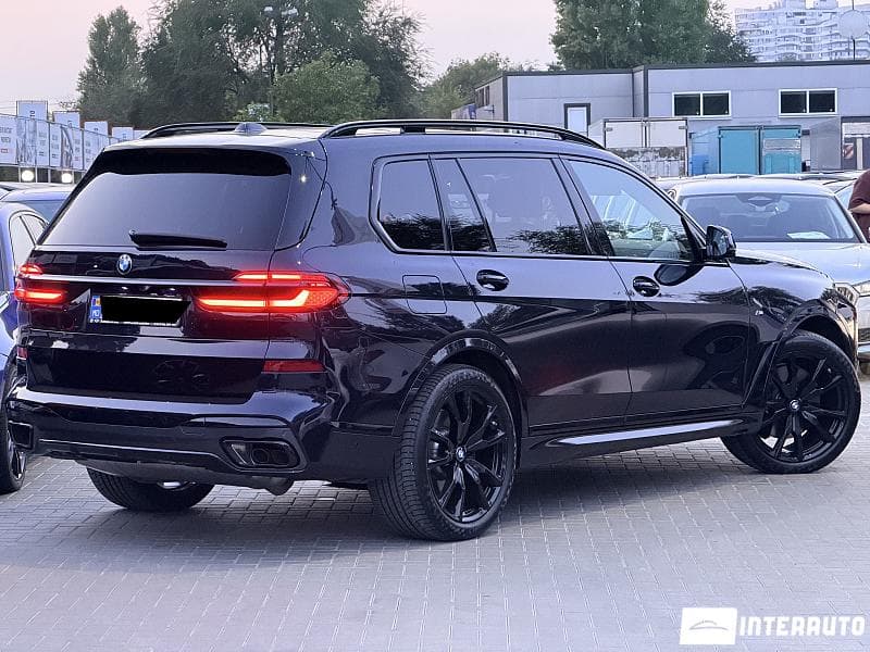 BMW X7 4.0i 2024 — Миниатюра 3