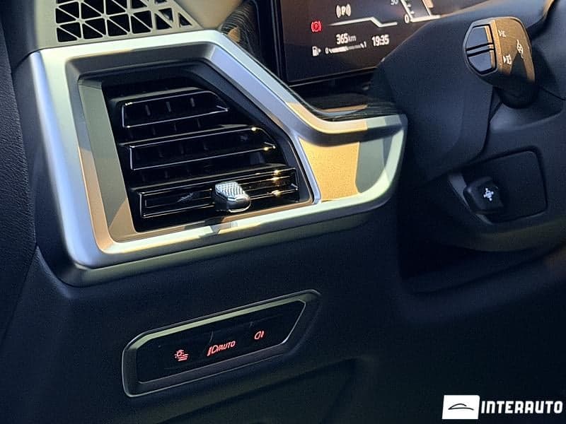 BMW X7 4.0i 2024 — Миниатюра 11