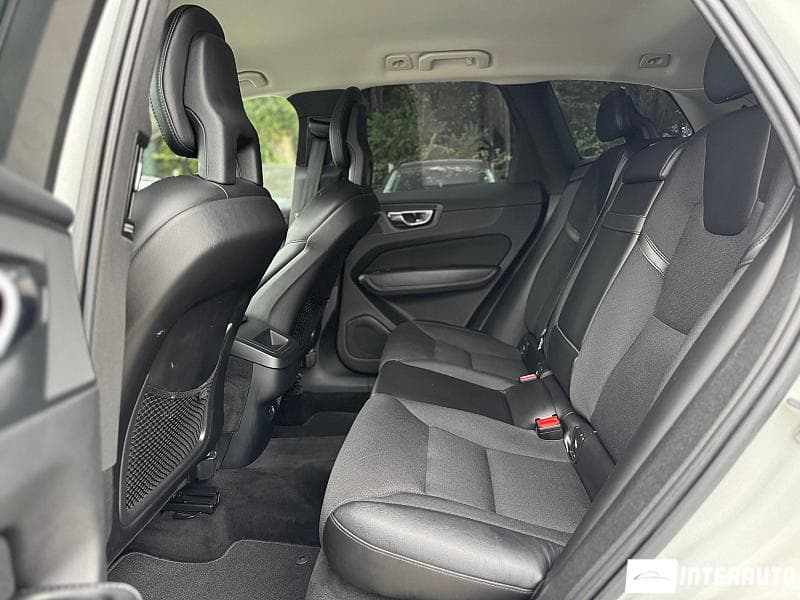 Volvo XC 60 2018 — Миниатюра 9