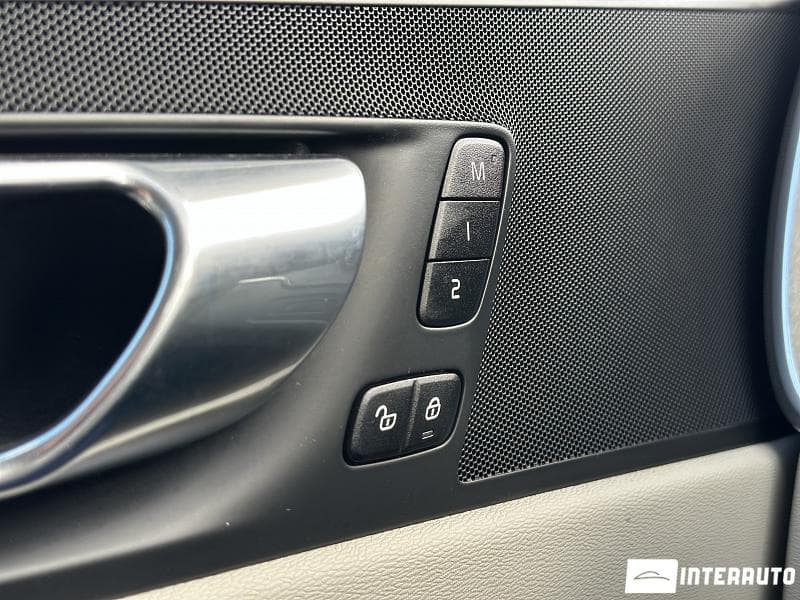Volvo XC 60 2023 — Миниатюра 10