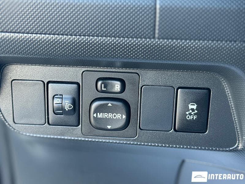 Toyota Auris 2009 — Миниатюра 7