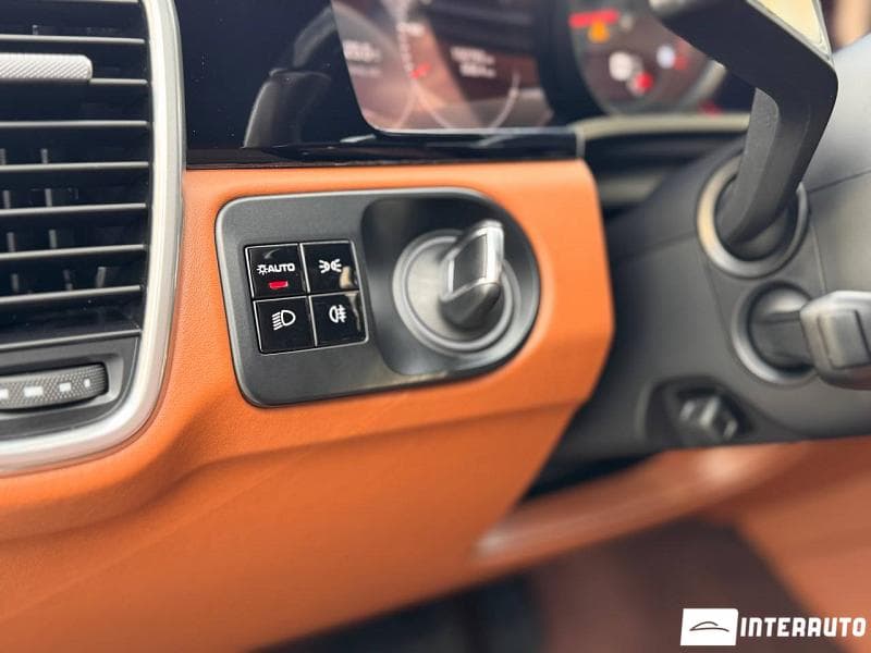 Porsche Cayenne 2018 — Миниатюра 19