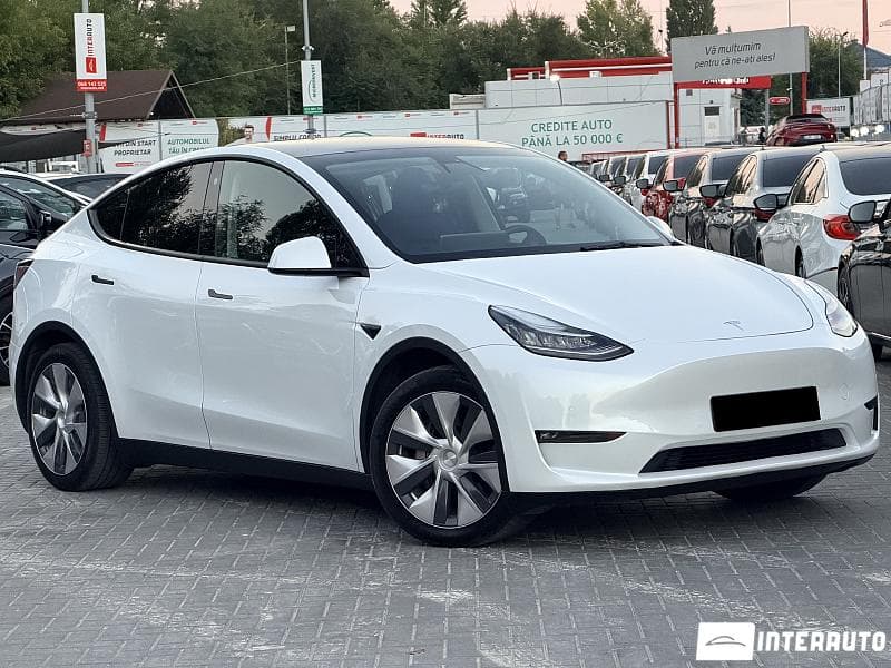 Tesla Model Y 2021 — Миниатюра 3