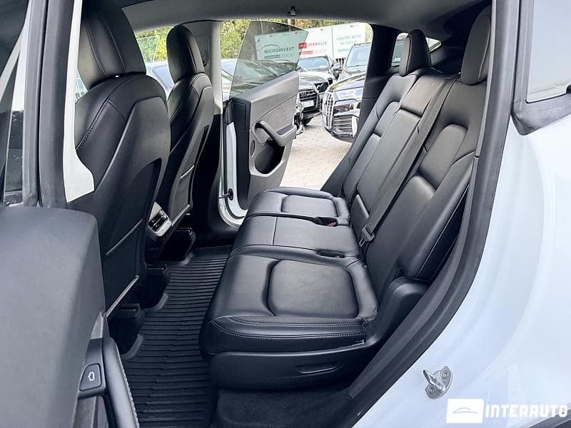 Tesla Model Y 2021 — Миниатюра 7