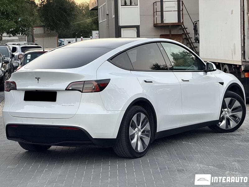 Tesla Model Y 2021 — Миниатюра 4