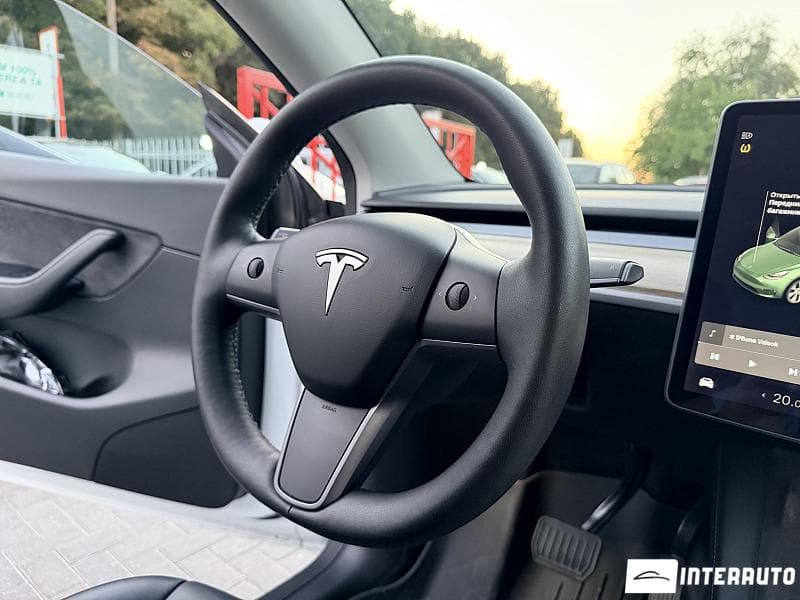 Tesla Model Y 2021 — Миниатюра 11
