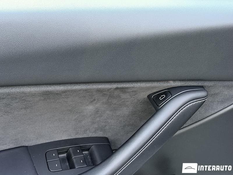 Tesla Model Y 2021 — Миниатюра 15