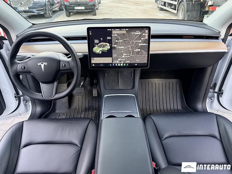 Tesla Model Y 2021 — Миниатюра 10