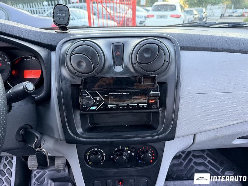 Dacia Logan 2013 — Миниатюра 12
