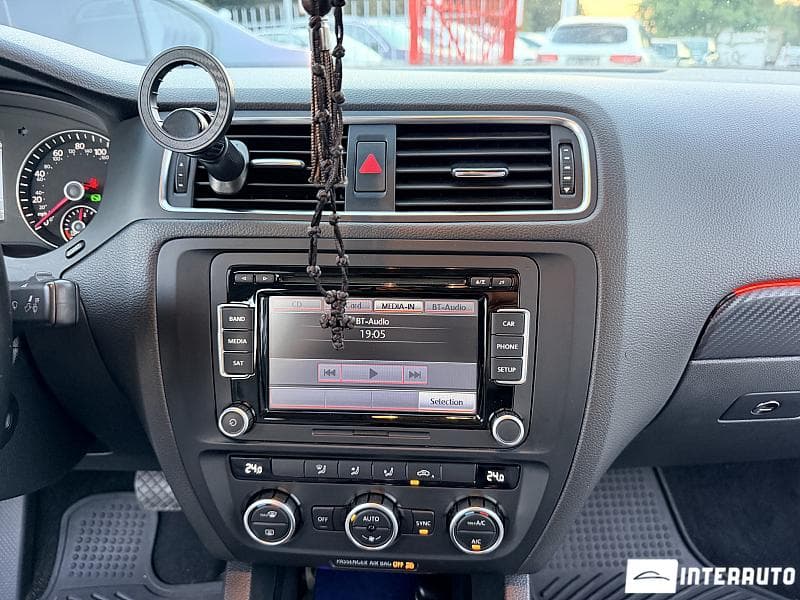 Volkswagen Jetta 2013 — Миниатюра 10