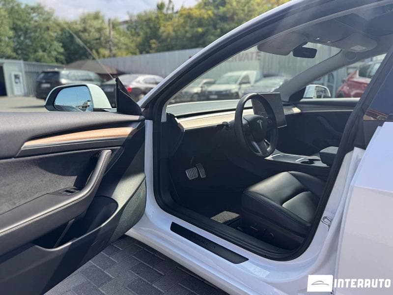 Tesla Model 3 2021 — Миниатюра 6
