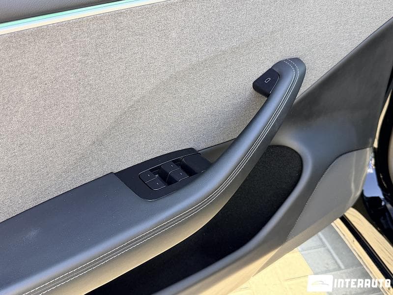Tesla Model 3 2023 — Миниатюра 8