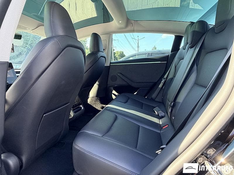 Tesla Model 3 2023 — Миниатюра 18