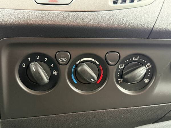 2012 Ford Transit — Miniatură 10
