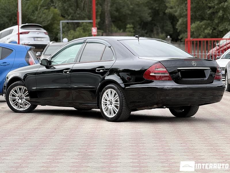 Mercedes E 220 2005 — Миниатюра 3