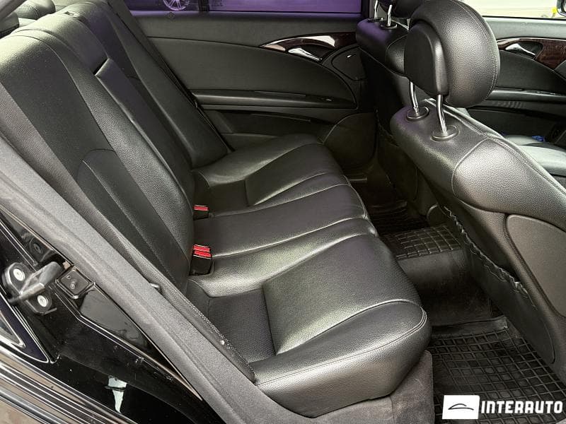 Mercedes E 220 2005 — Миниатюра 16