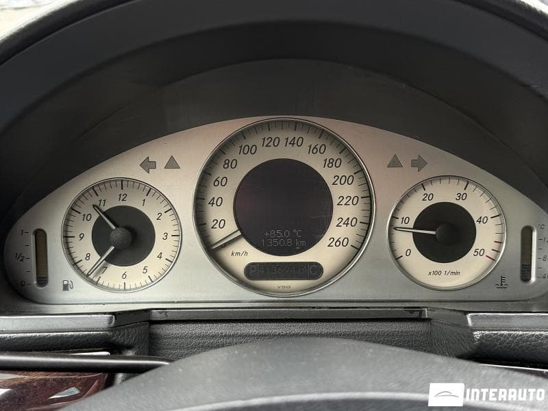 Mercedes E 220 2005 — Миниатюра 11