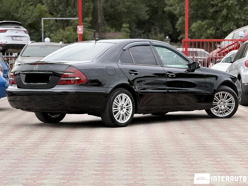 Mercedes E 220 2005 — Миниатюра 2
