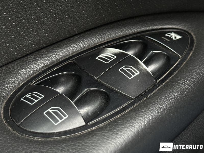 Mercedes E 220 2005 — Миниатюра 6