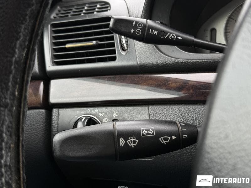 Mercedes E 220 2005 — Миниатюра 10
