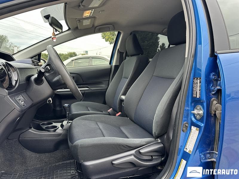 Toyota Prius C 2016 — Миниатюра 5
