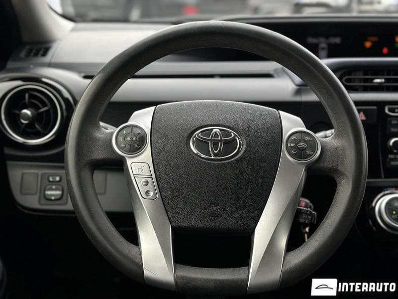 Toyota Prius C 2016 — Миниатюра 9