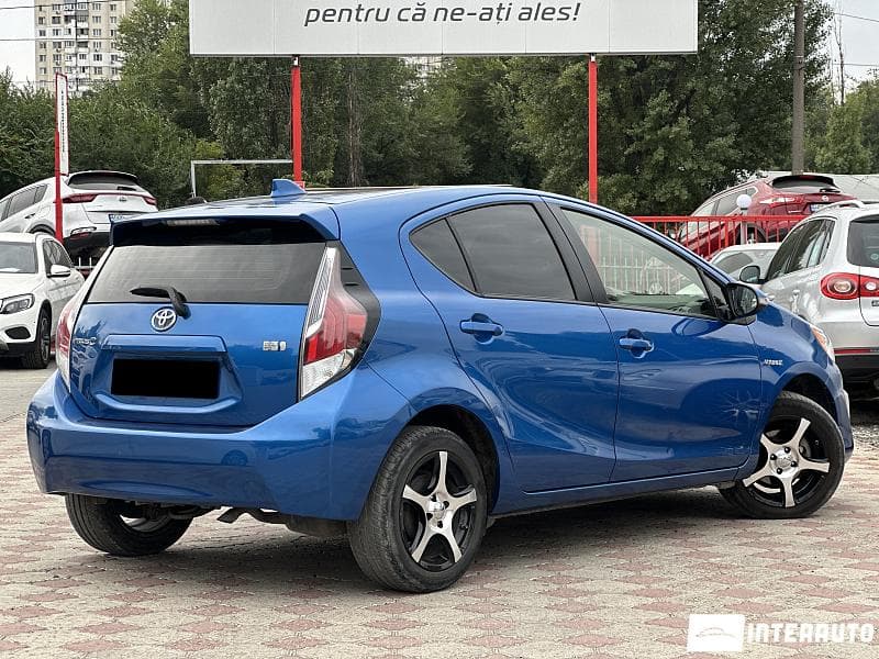 Toyota Prius C 2016 — Миниатюра 2