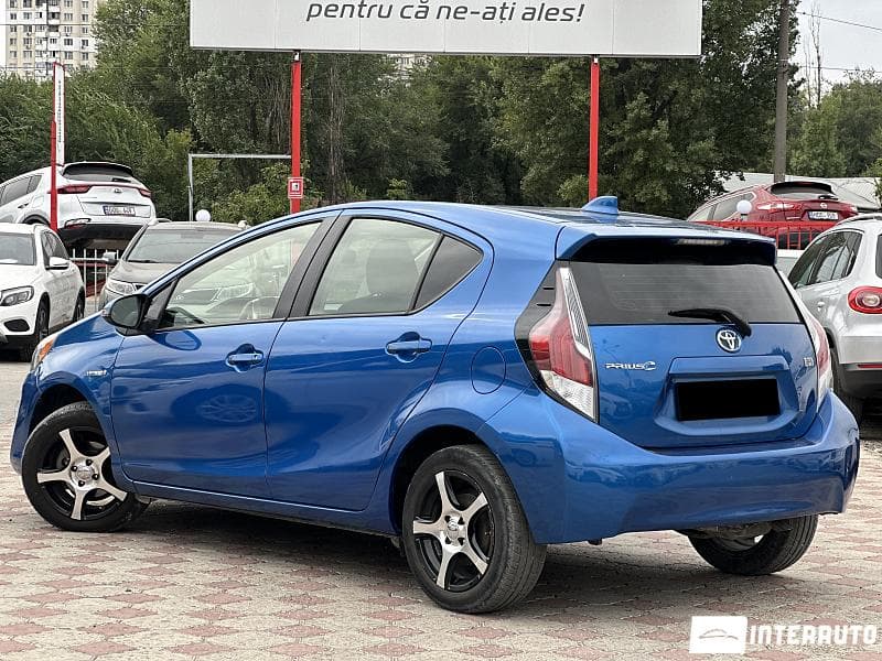 Toyota Prius C 2016 — Миниатюра 3