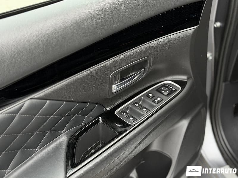 Mitsubishi Outlander 2018 — Миниатюра 7