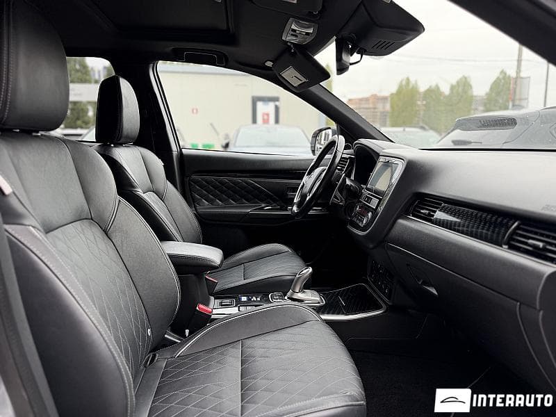 Mitsubishi Outlander 2018 — Миниатюра 20