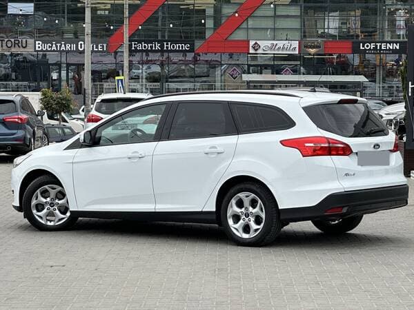 2017 Ford Focus — Miniatură 3