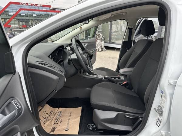 2017 Ford Focus — Miniatură 6