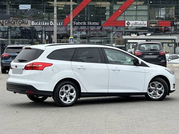 2017 Ford Focus — Miniatură 4