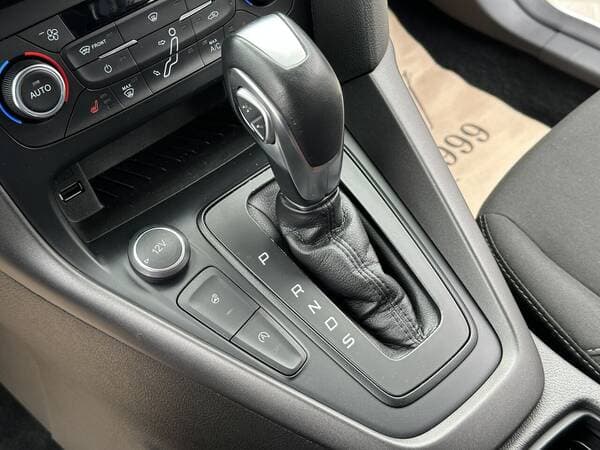 2017 Ford Focus — Miniatură 14