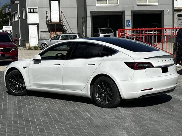 2019 Tesla Model 3 — Miniatură 4
