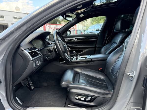 2019 BMW 745e — Miniatură 7