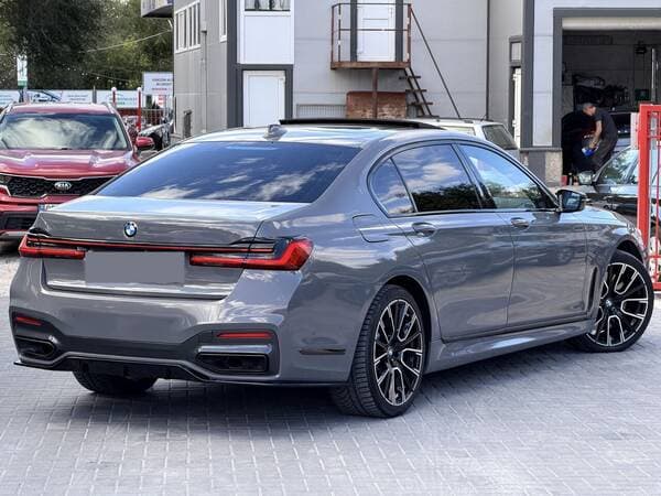 2019 BMW 745e — Miniatură 3