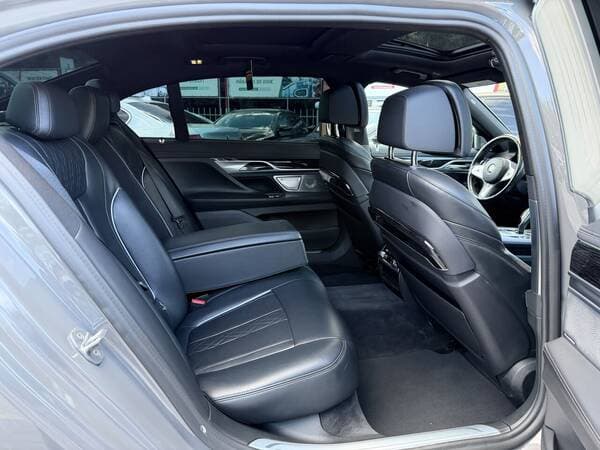 2019 BMW 745e — Miniatură 21