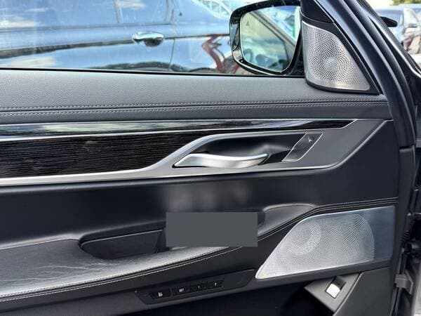 2019 BMW 745e — Miniatură 15