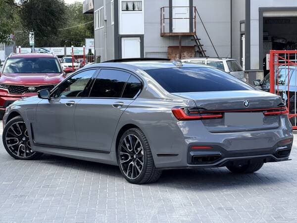 2019 BMW 745e — Miniatură 4